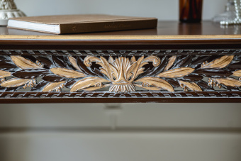 Консоль Патриция