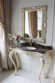 Консоль Беатрис четыре ножки