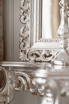 Консоль Беатрис четыре ножки