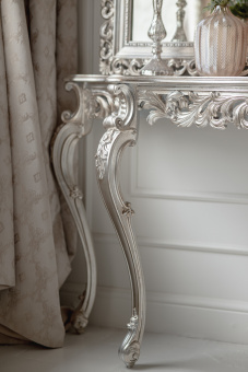 Консоль Беатрис четыре ножки