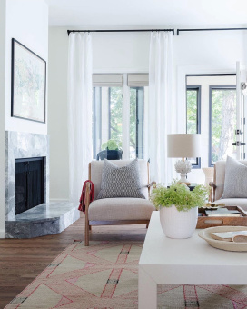 Белая настольная лампа "Мерида"