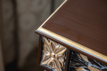 Консоль Патриция