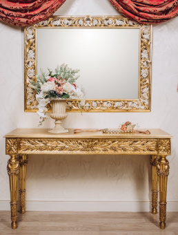 Консоль Патриция