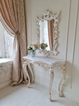 Консоль Беатрис четыре ножки