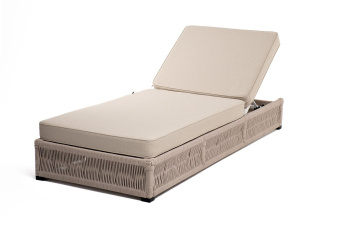 "Ривьера" шезлонг плетеный из роупа, каркас алюминий белый муар, роуп бежевый круглый, ткань бежевая