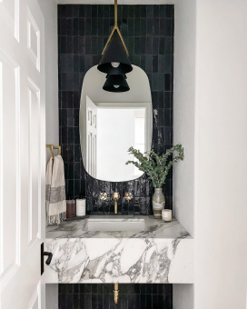 Черное настенное зеркало “Вейл”