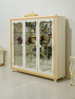 Витрина Лора